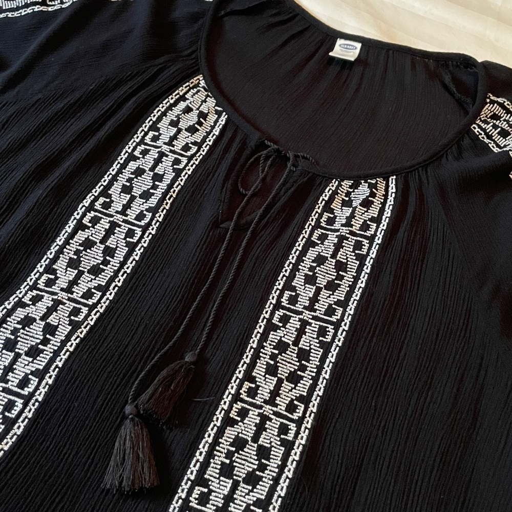 ❤️ XL top! Old Navy - Black Blouse with White Accents - XL blouse - Picture 11 of 16